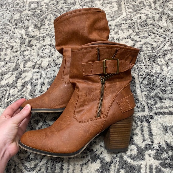 New Size 8 Brown Low Boots with Buckles Size 8 - Picture 2 of 9